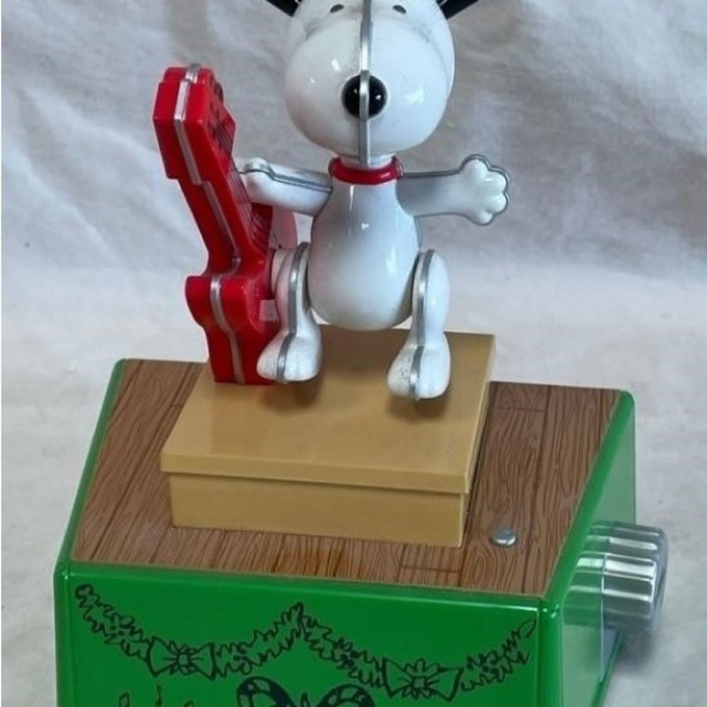 Vintage hallmark snoopy dance party